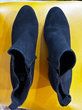 White Mountain Black Suede Short Boots, 9 newish